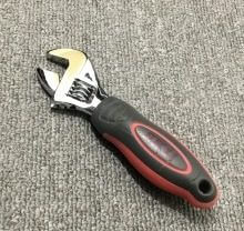 大きさを変えられるモンキーレンチ