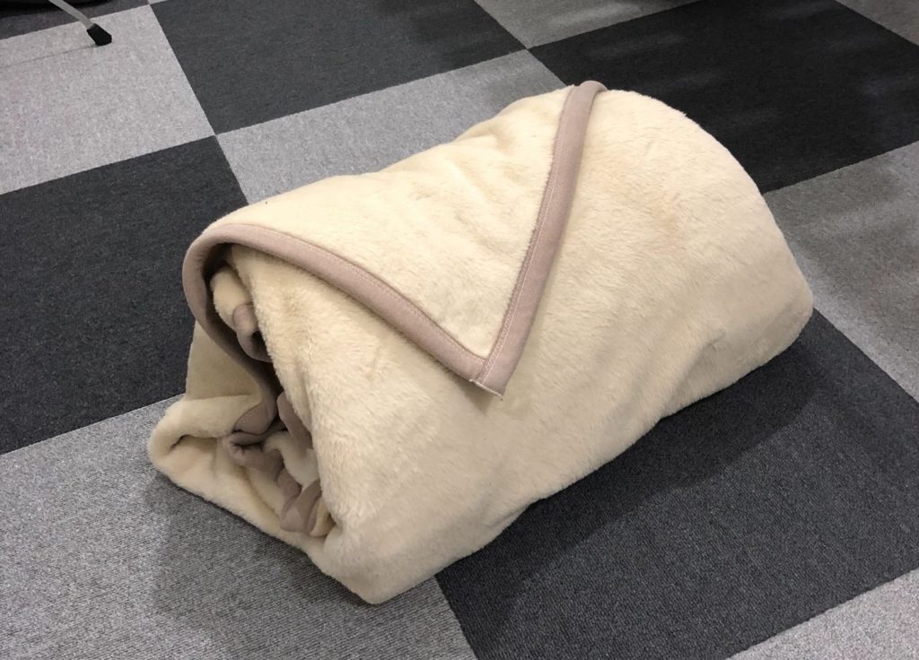 マリンバの鍵盤をくるんだ毛布