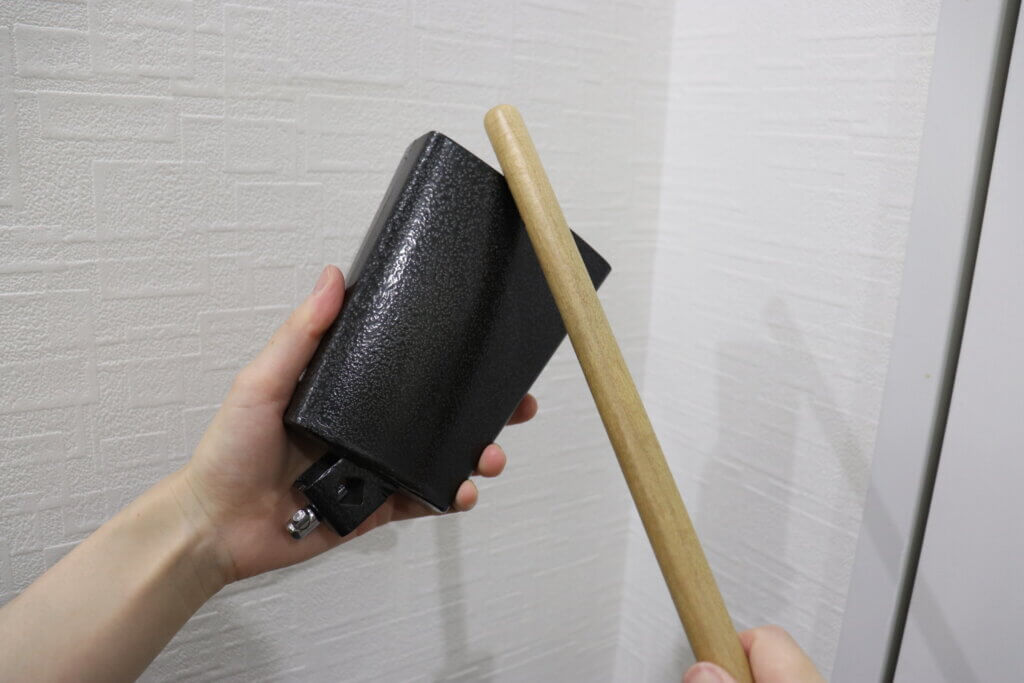 スティックでたたくカウベル2